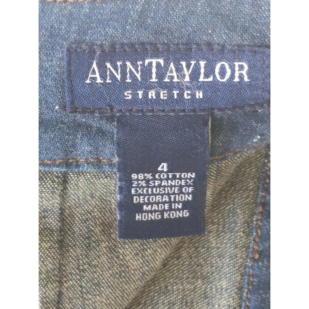 Ann Taylor dark wash blue short denim skirt size 4  button front stretch